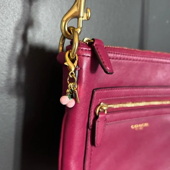 Coach 47989 Legacy Leather
Swingpack Crossbody Bag - Picture 3 of 16